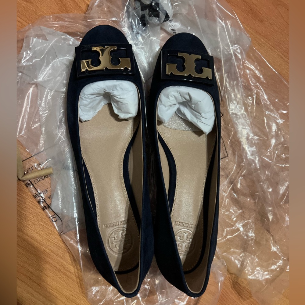 Tory Burch GIGI Suede pump Size 6 navy brand new